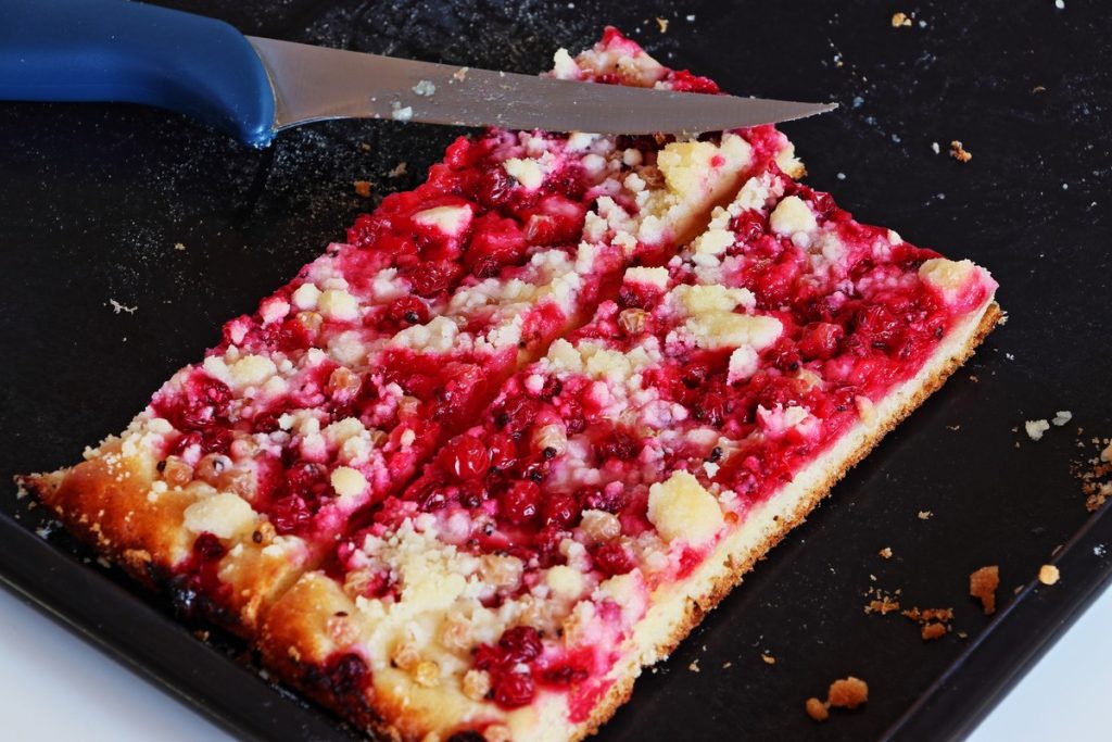 Leichter Johannisbeerkuchen mit Baiser für Sommer