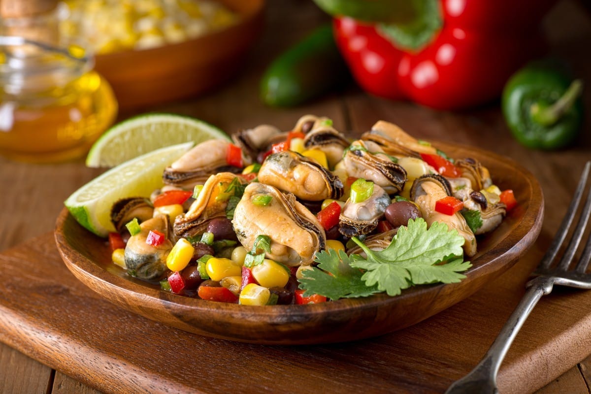 Schneller Meeresfrüchtesalat mit Mais und Bohnen