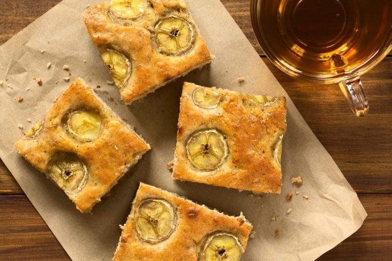 Ganz einfacher Bananenkuchen mit Butter und Vanille