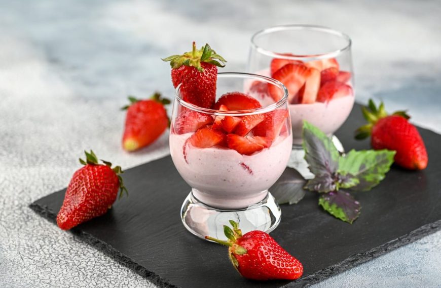 Schnelles Erdbeer Dessert mit Ricotta und Erdbeer Marmelade