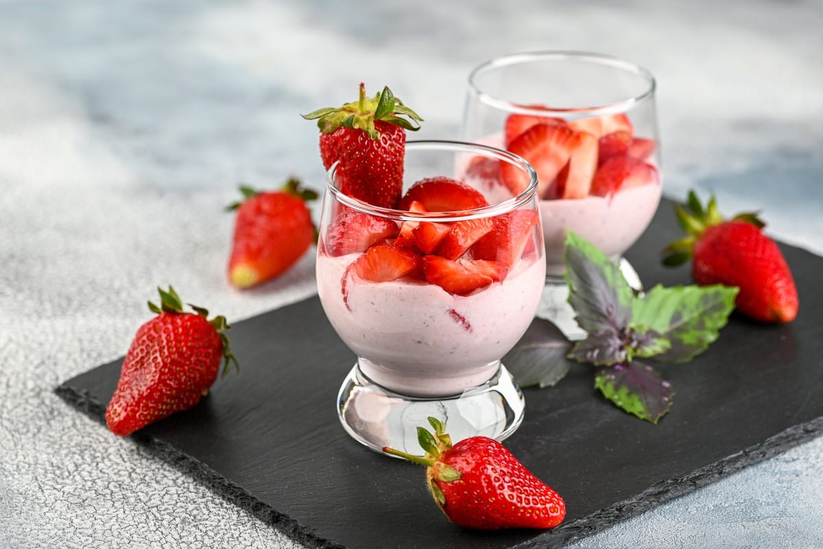 Schnelles Erdbeer Dessert mit Ricotta und Erdbeer Marmelade
