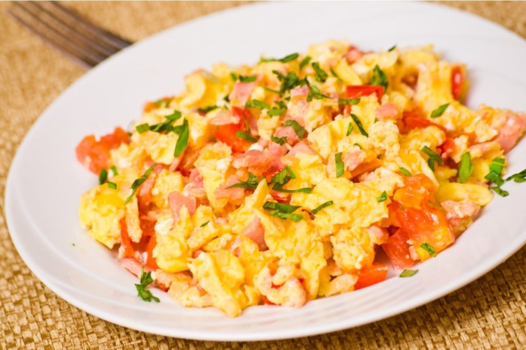 Schnelles Frühstück mit Rührei