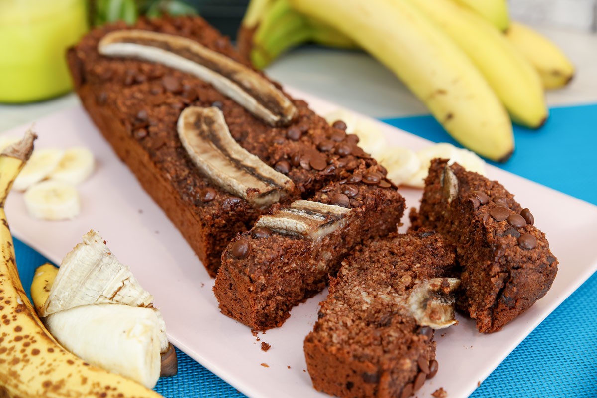 Schoko Bananenbrot mit Haferflocken und Mandeln - Brot ohne Mehl