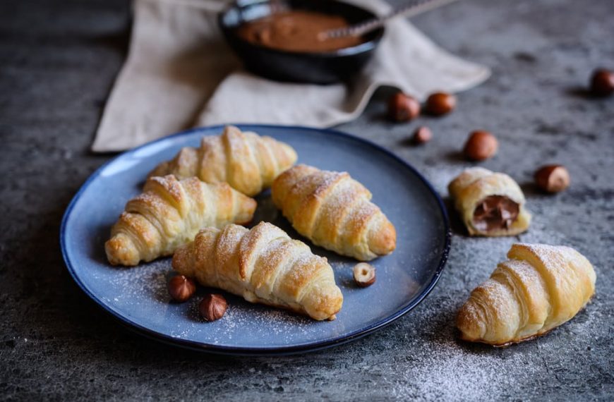 Schoko Croissants aus Blätterteiggebäck