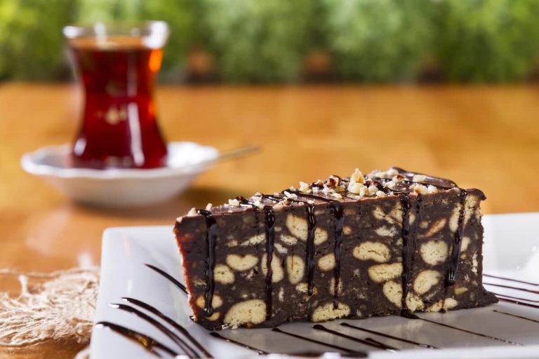 Zarter Kürbis Käsekuchen mit Keksen, Vanille und Sahne ohne Backen