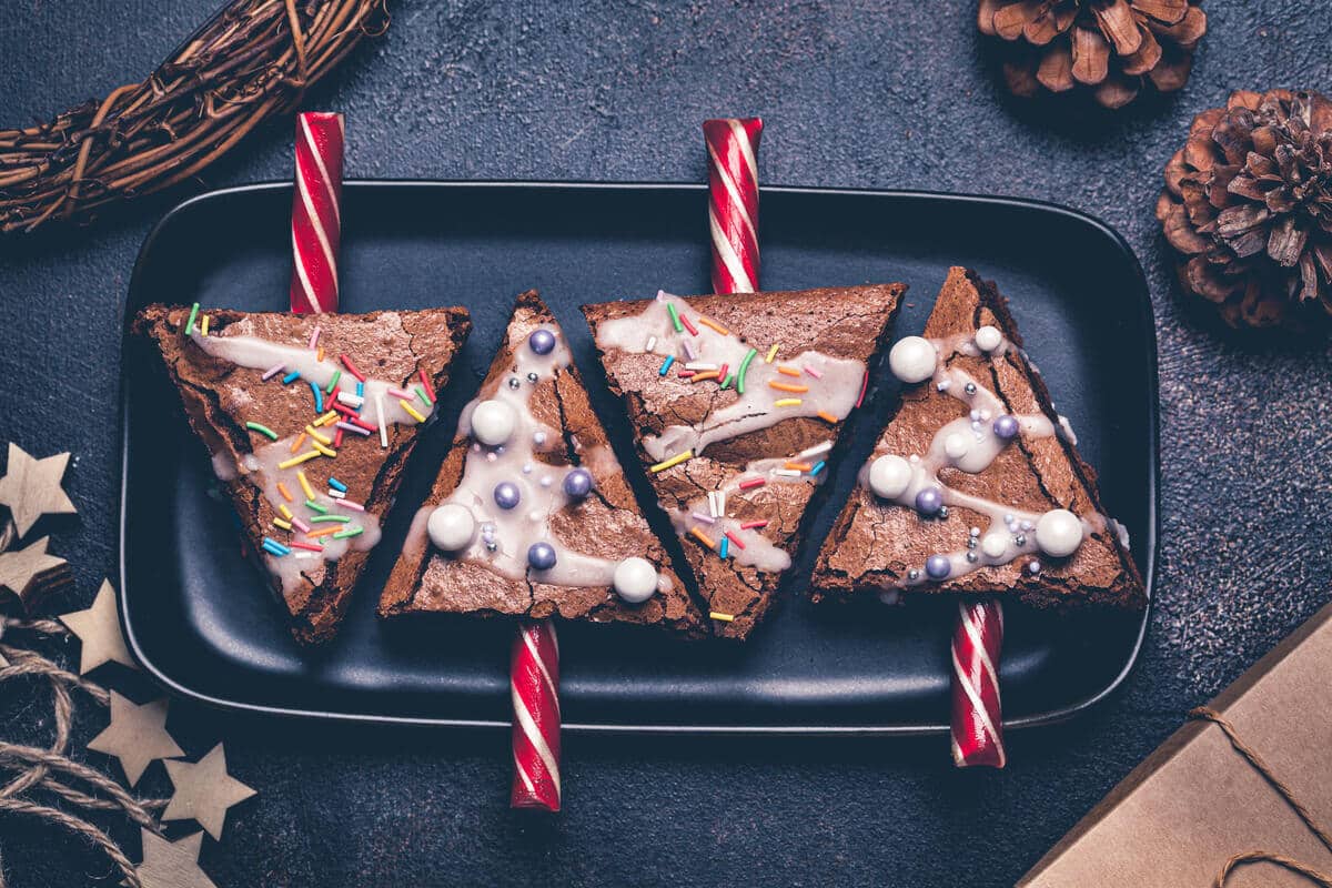 Schokokuchen Tannen mit Zuckerguss zu Weihnachten