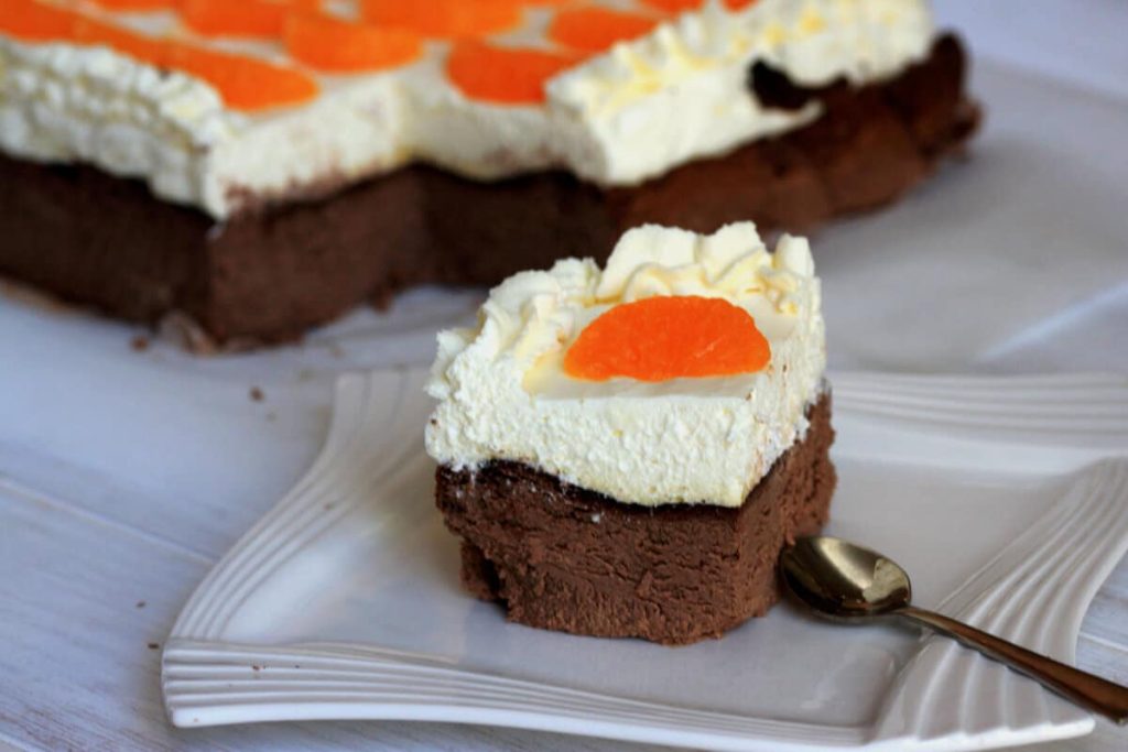 Schokokuchen mit Frischkäsecreme und Mandarinen