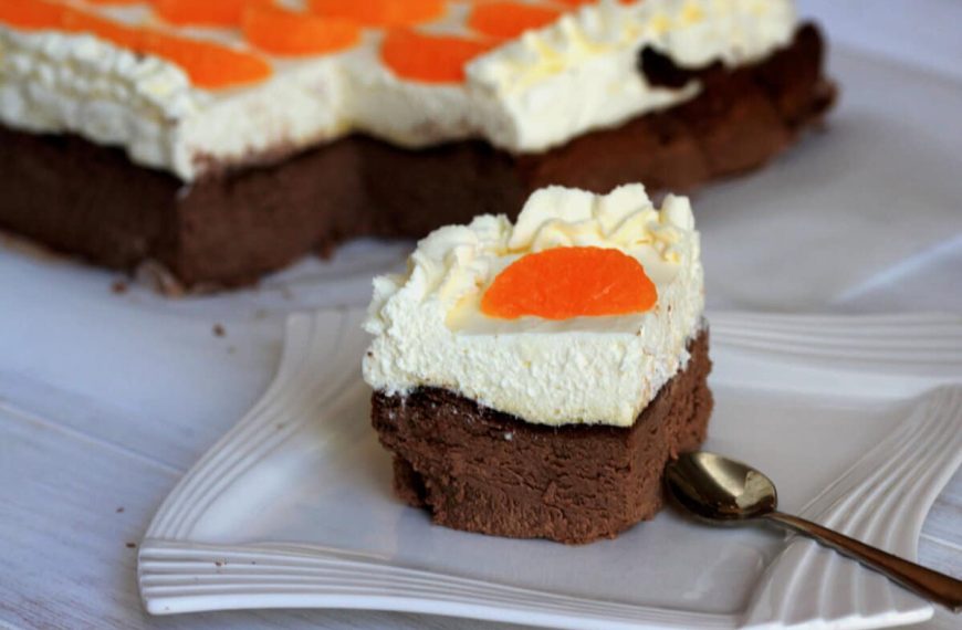 Schokokuchen mit Frischkäsecreme und Mandarinen