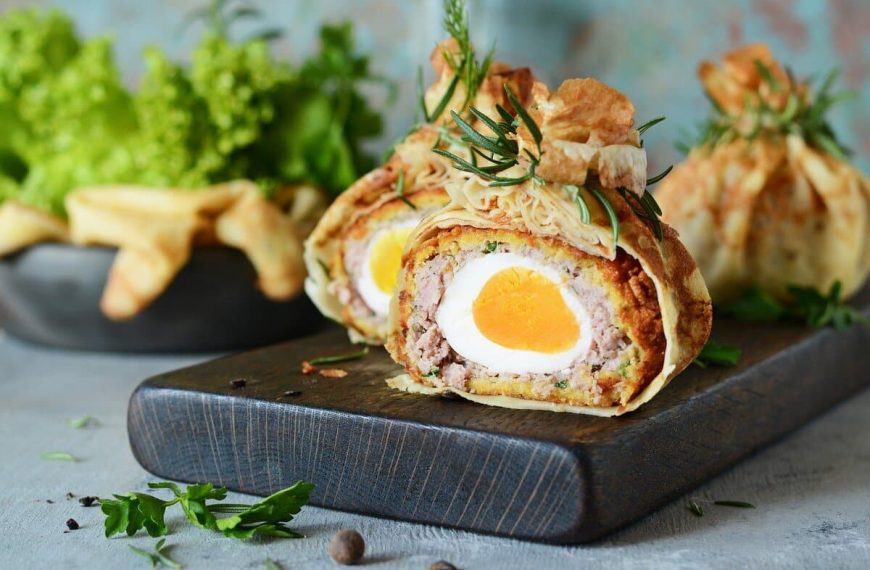 Schottische Eier mit Hackfleisch und Pfannkuchen