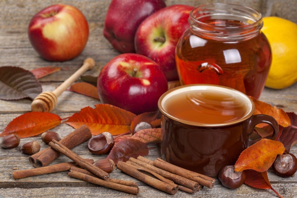 Schwarz Tee mit Apfel, Zimt und Honig selber machen