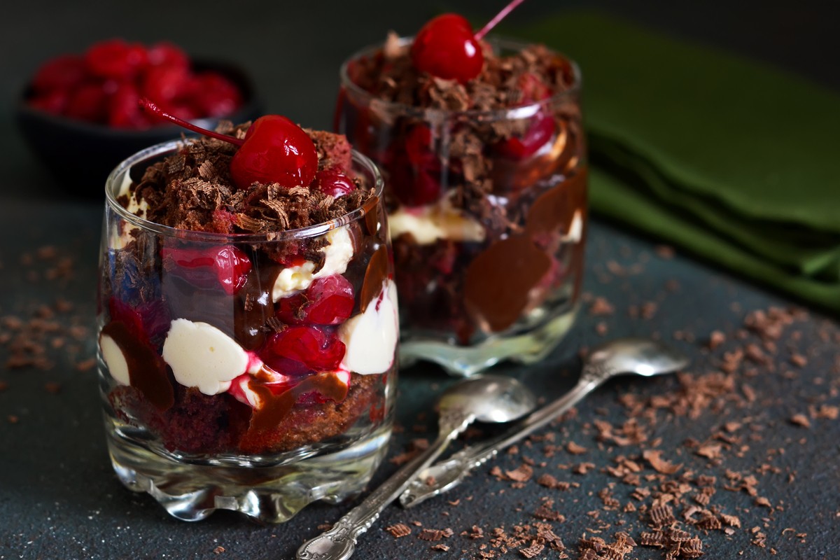 Schwarzwälder Kirsch im Glas mit Schokolade