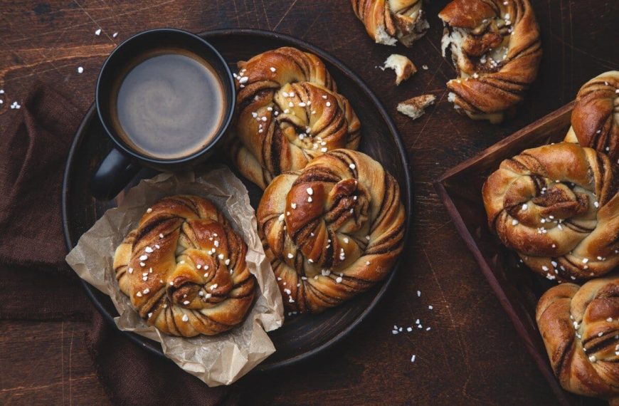Schwedische Zimtschnecken aus Hefeteig backen