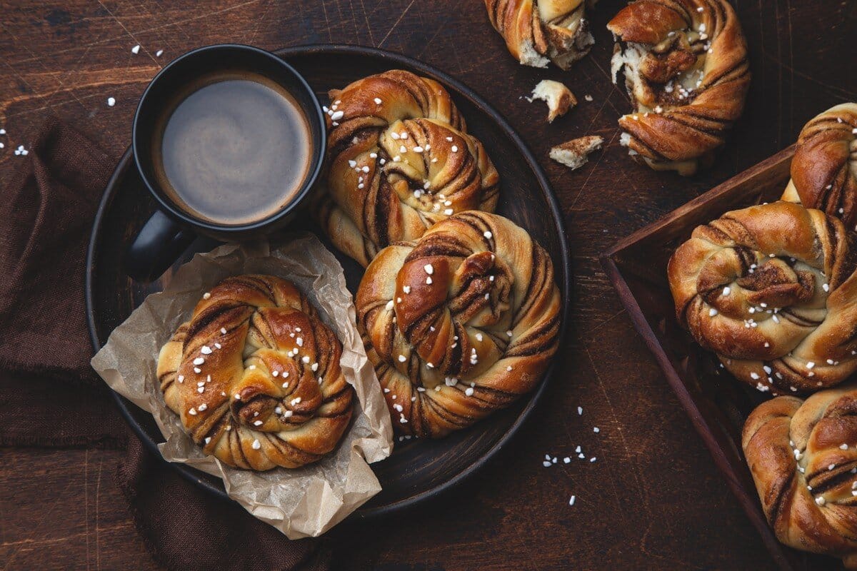 Schwedische Zimtschnecken aus Hefeteig backen