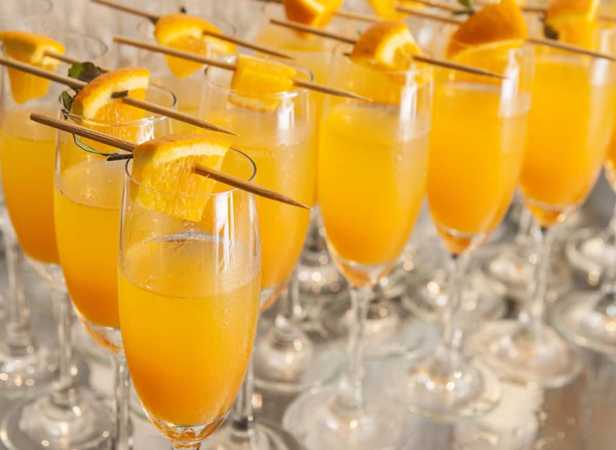 Sekt Cocktail mit Orangensaft als Aperitif