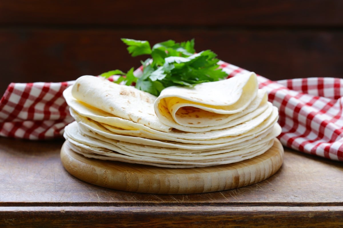 Selbstgemachte Tortilla mit Butter