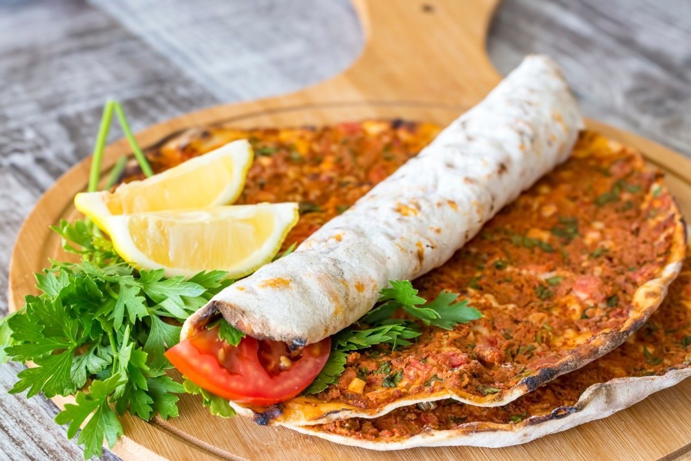 Selbstgemachtes Lahmacun mit Lammhackfleisch