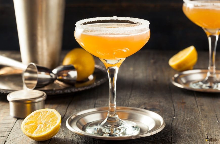 Sidecar – klassischer Cocktail mit Cognac, Cointreau und…