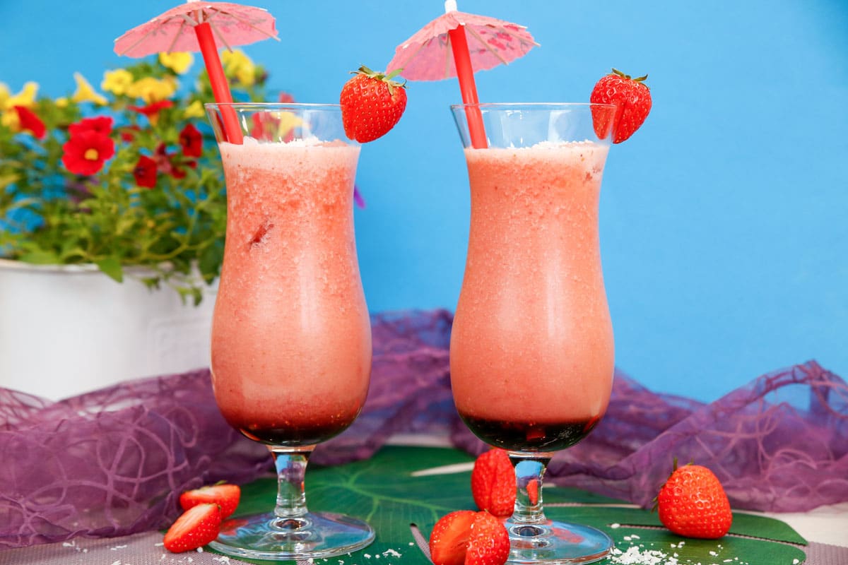 Sommerliche Erdbeer Pina Colada mit Ananassaft alkoholfrei