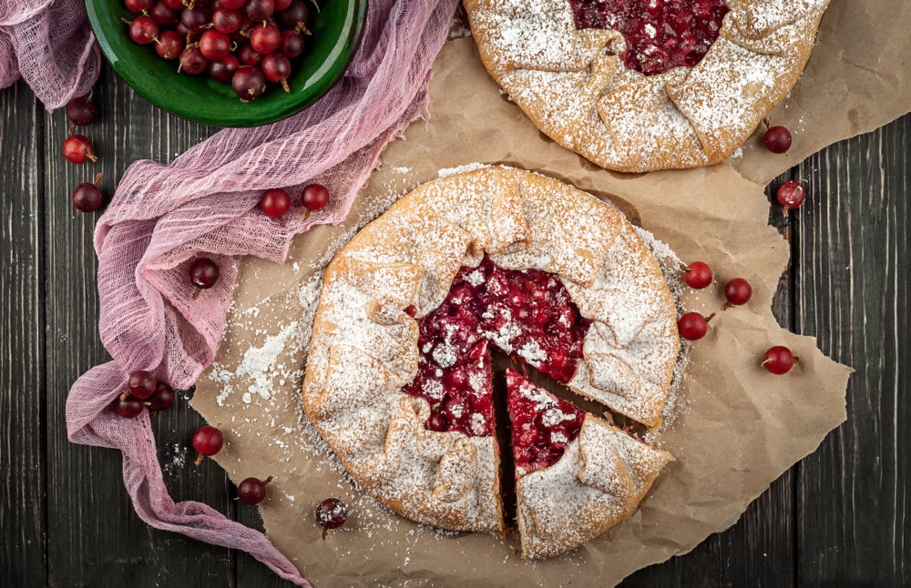 Sommerliche Galettes aus Mürbeteig mit Stachelbeeren und Zimt