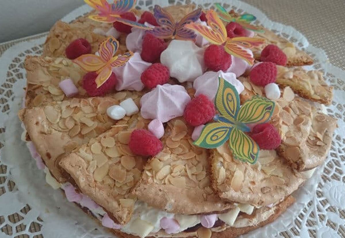 Sommertorte mit Kirschen