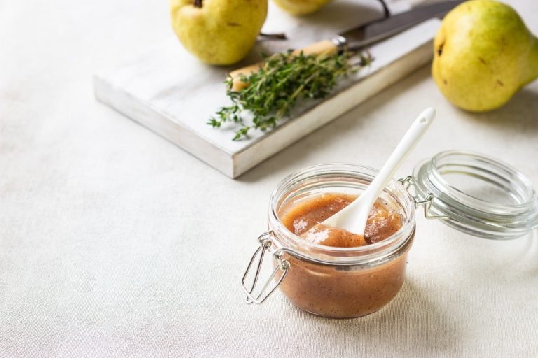 Grillmarinade für Fleisch mit Zwiebeln, Eiern und Wodka