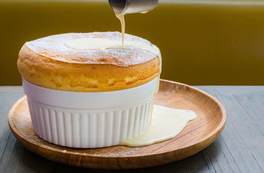 Souffle mit Vanillesoße – Französisches Dessert