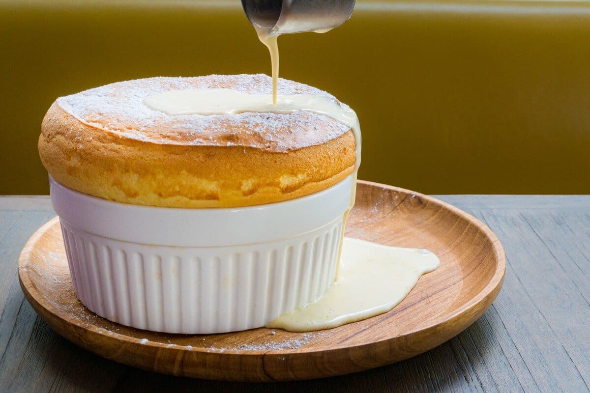 Souffle mit Vanillesoße - Französisches Dessert