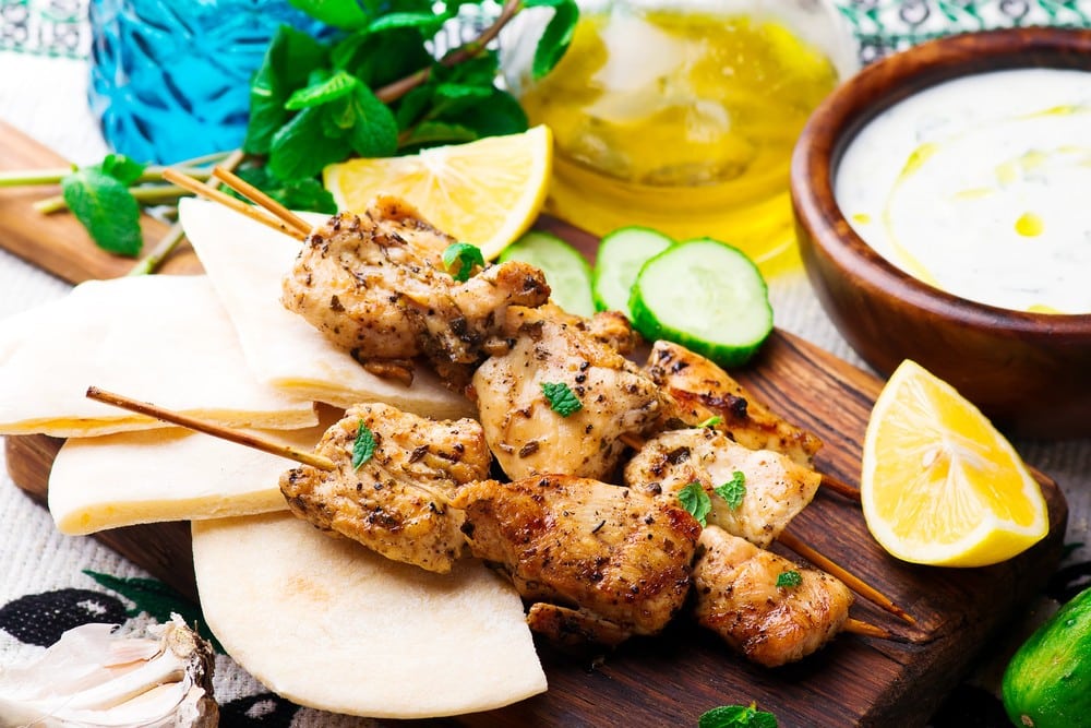 Souvlaki Spieße aus Hähnchenbrust mit Knoblauchmarinade