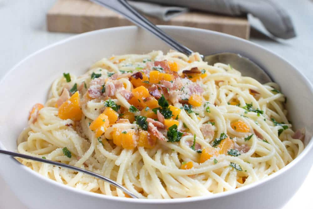 Spaghetti Carbonara mit Kürbis, Sahne und Schinken