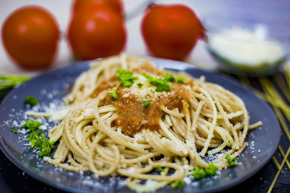 Spaghetti mit selbstgemachter Tomatensoße