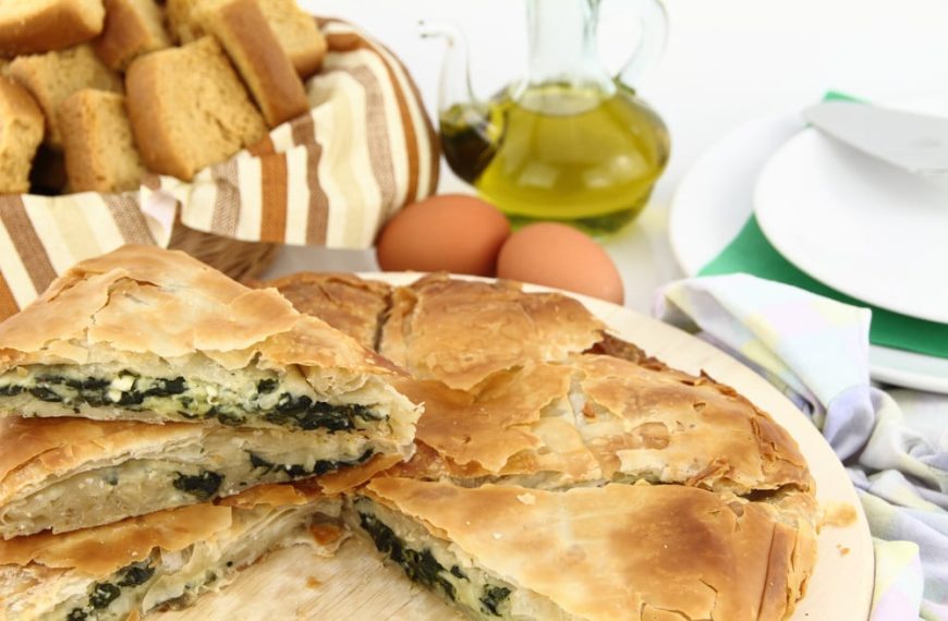 Spanakopita Spinatkuchen aus Filoteig mit Feta