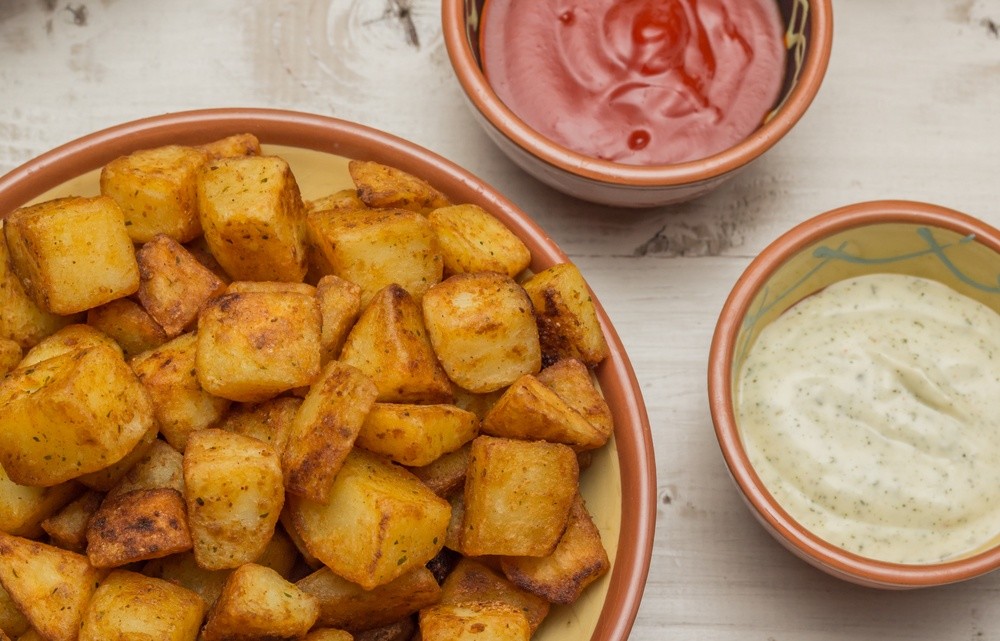 Spanische Kartoffeln Patatas Bravas mit Aioli Creme