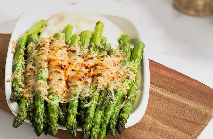 Spargel Gratin mit Parmesan mit grünem Spargel aus dem Ofen