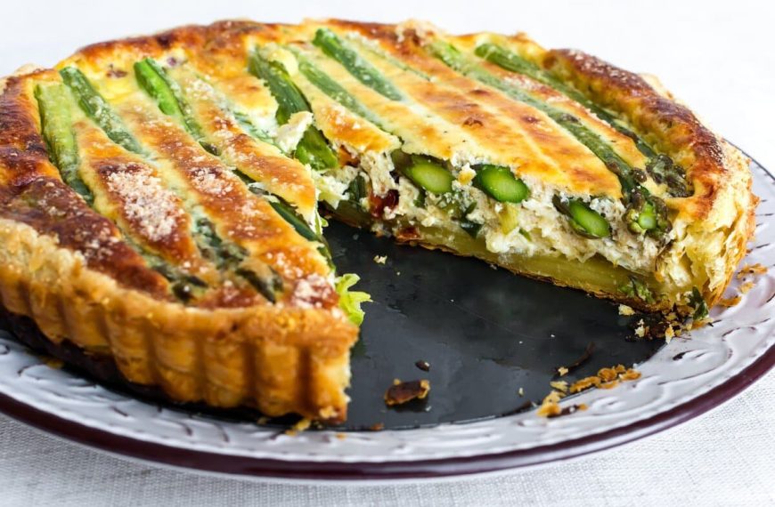 Spargel Quiche mit grünem und weißem Spargel – Herzhaft Backen