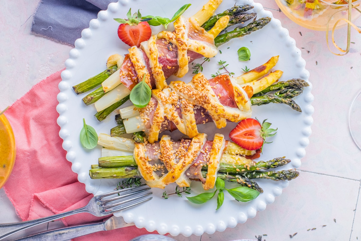 Spargel mit Schinken im Blätterteig aus dem Ofen