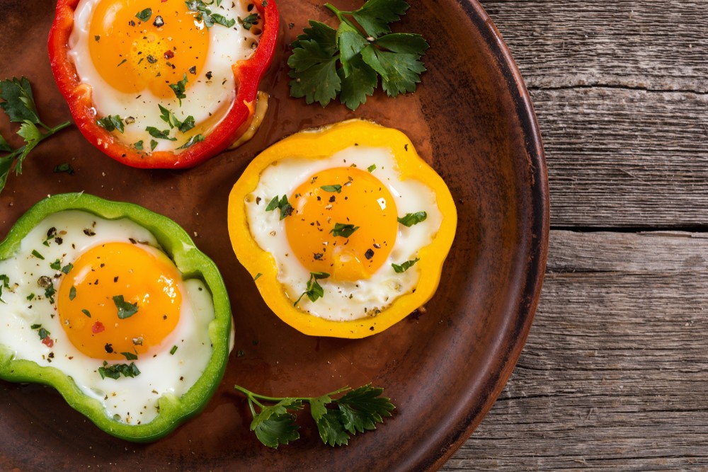 Spiegeleier in Paprika als Frühstücksidee