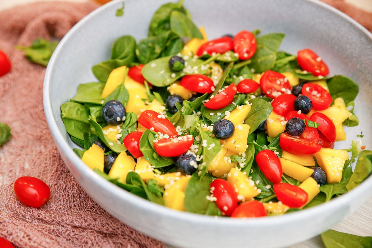 Spinatsalat mit Mango