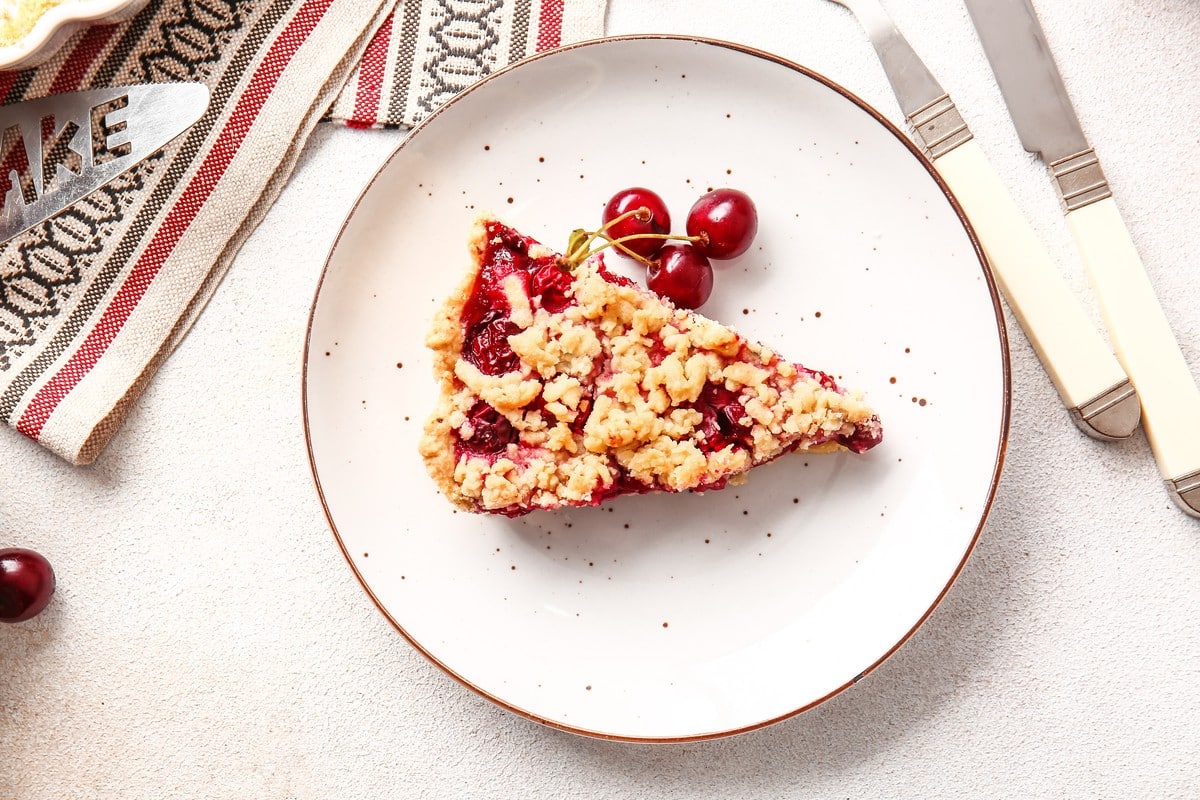 Streuselkuchen mit Kirschen aus Quark-Öl-Teig