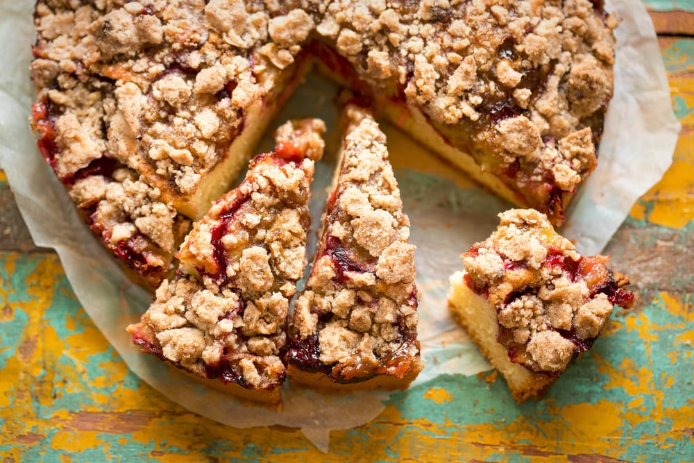 Streuselkuchen mit Zimt und saftigen Zwetschgen