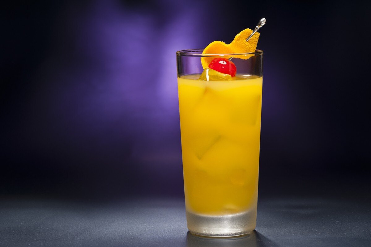 Süß-saurer alkoholischer Cocktail mit Wodka und Zitrusfrüchten