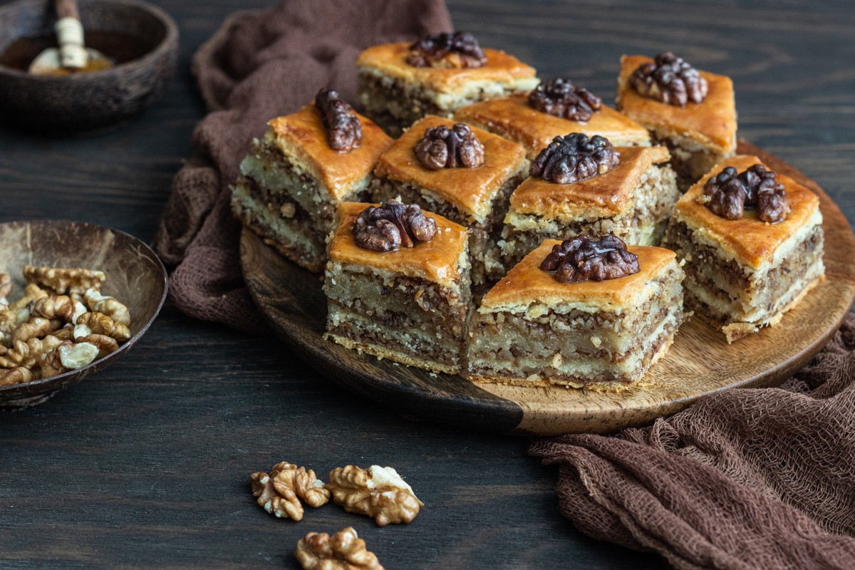 Süße Baklava mit Walnüssen und Honig