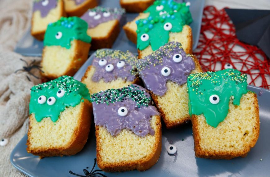 Süße Halloween Monster aus Zitronenkuchen mit Glasur