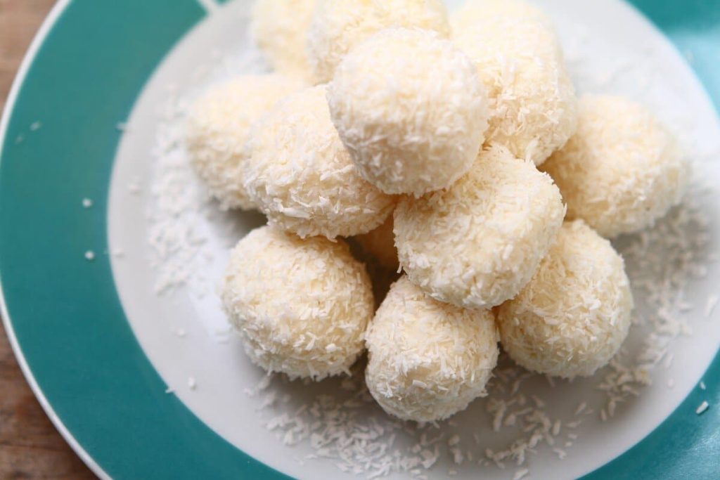 Süße Kokosbällchen mit Quark