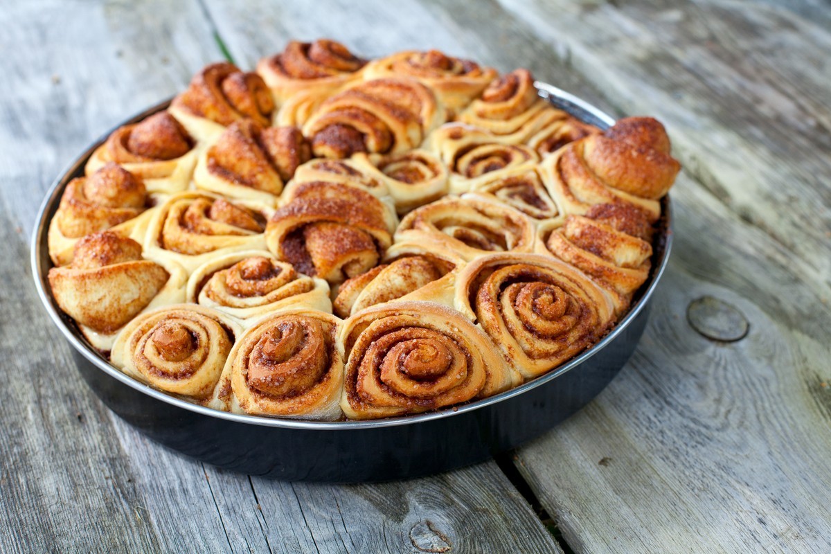 Süße Zimtschnecken mit Apfelfüllung zum Tee