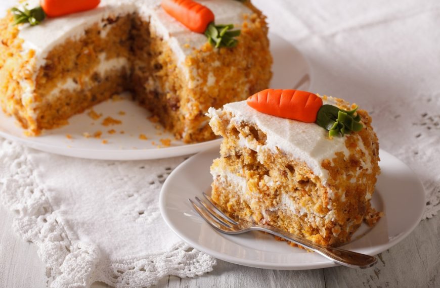 Süßer Karottenkuchen mit Frischkäsefrosting zu Ostern