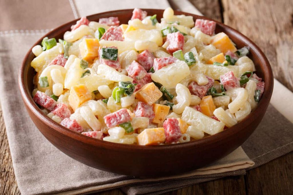 Süßer Nudelsalat mit Ananas
