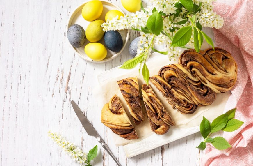 Süßer Nusszopf mit Schokolade zum Osterbrunch