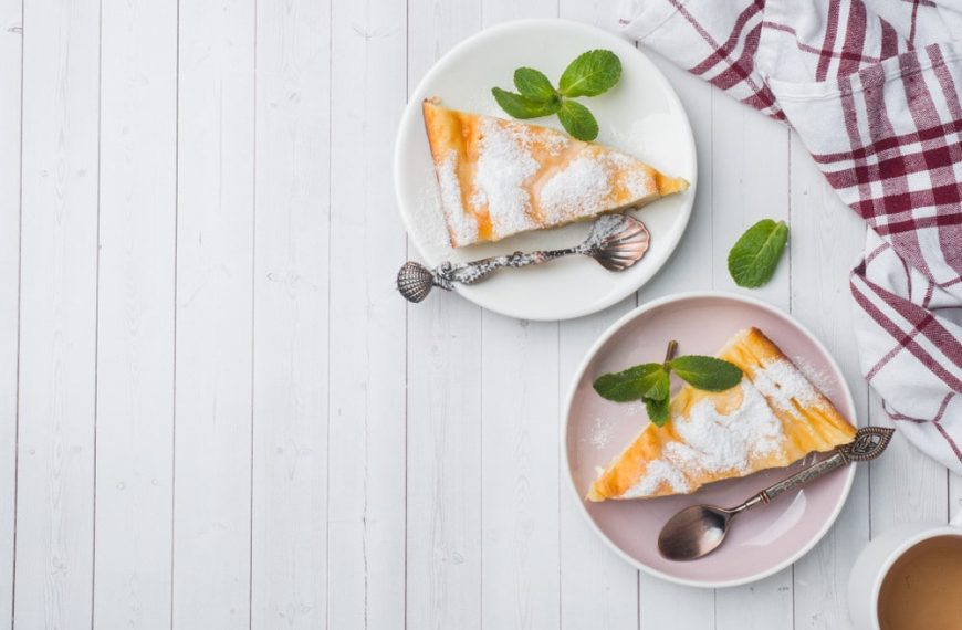 Süßer Quarkauflauf mit Rosinen als Dessert