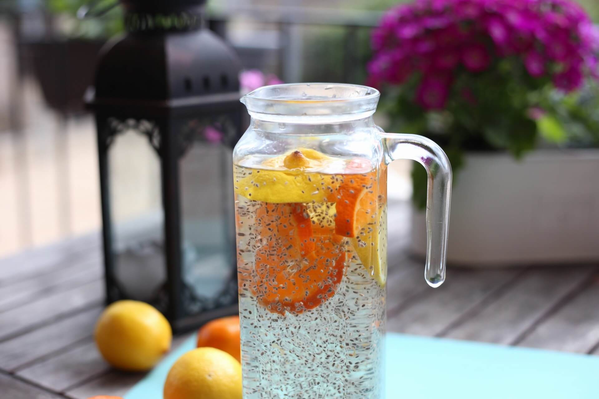 Superfood Chia Wasser mit Zitrone und Orange