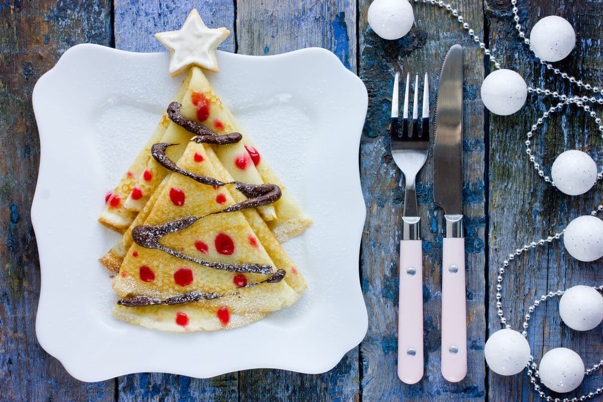 Tannenbaum Pfannkuchen mit Schokolade zu Weihnachten